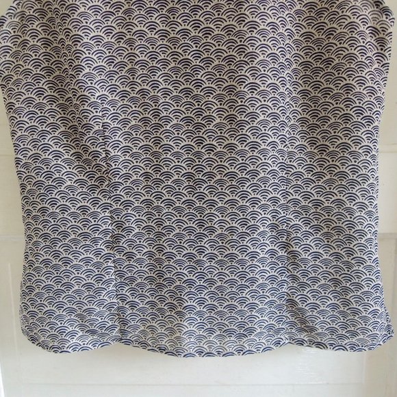 Geoffrey Beene Sport Tan & Black Flowy Print Blouse 8 - Picture 6 of 7